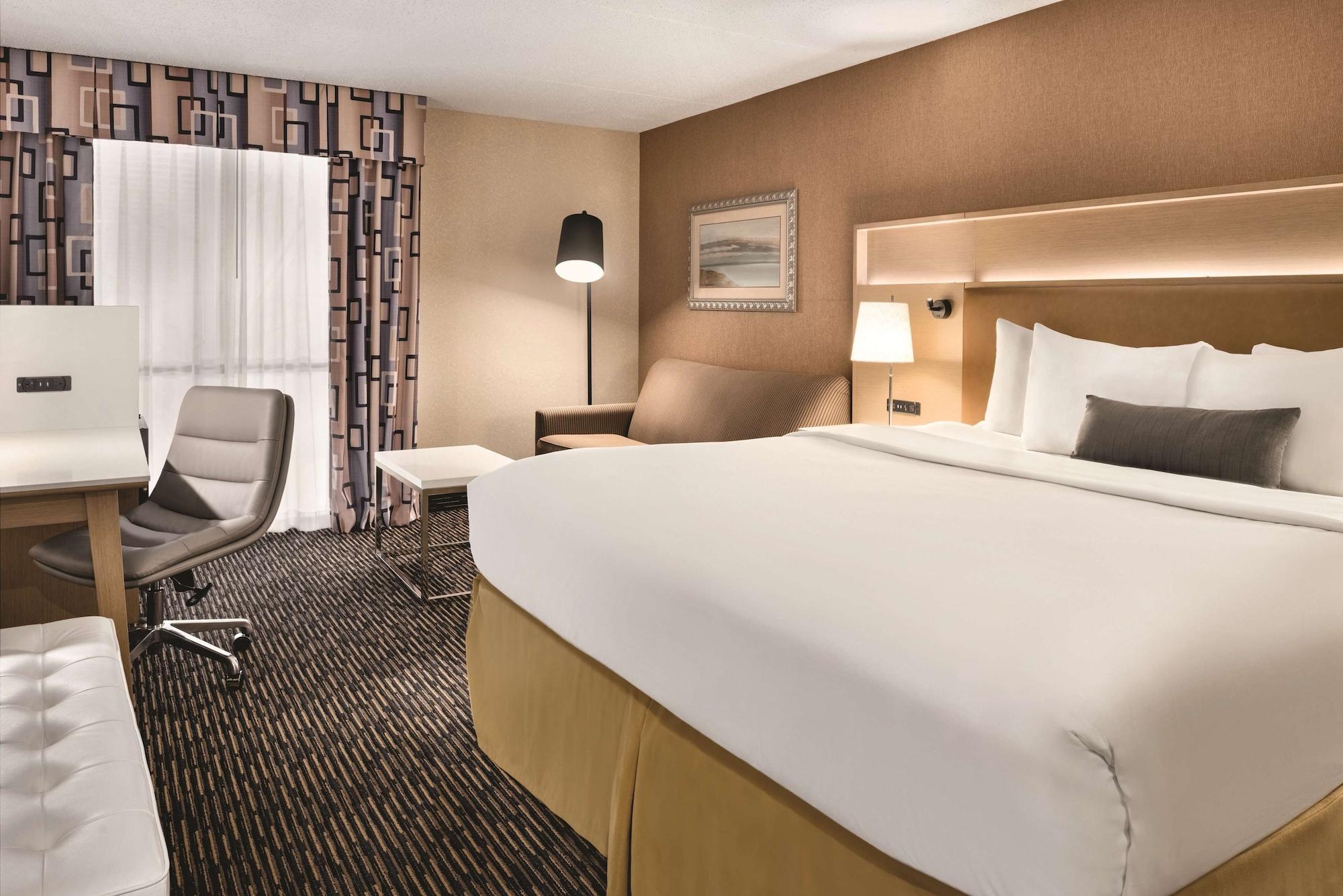 Wyndham Garden Conference Center Champaign - Urbana Hotell Exteriör bild