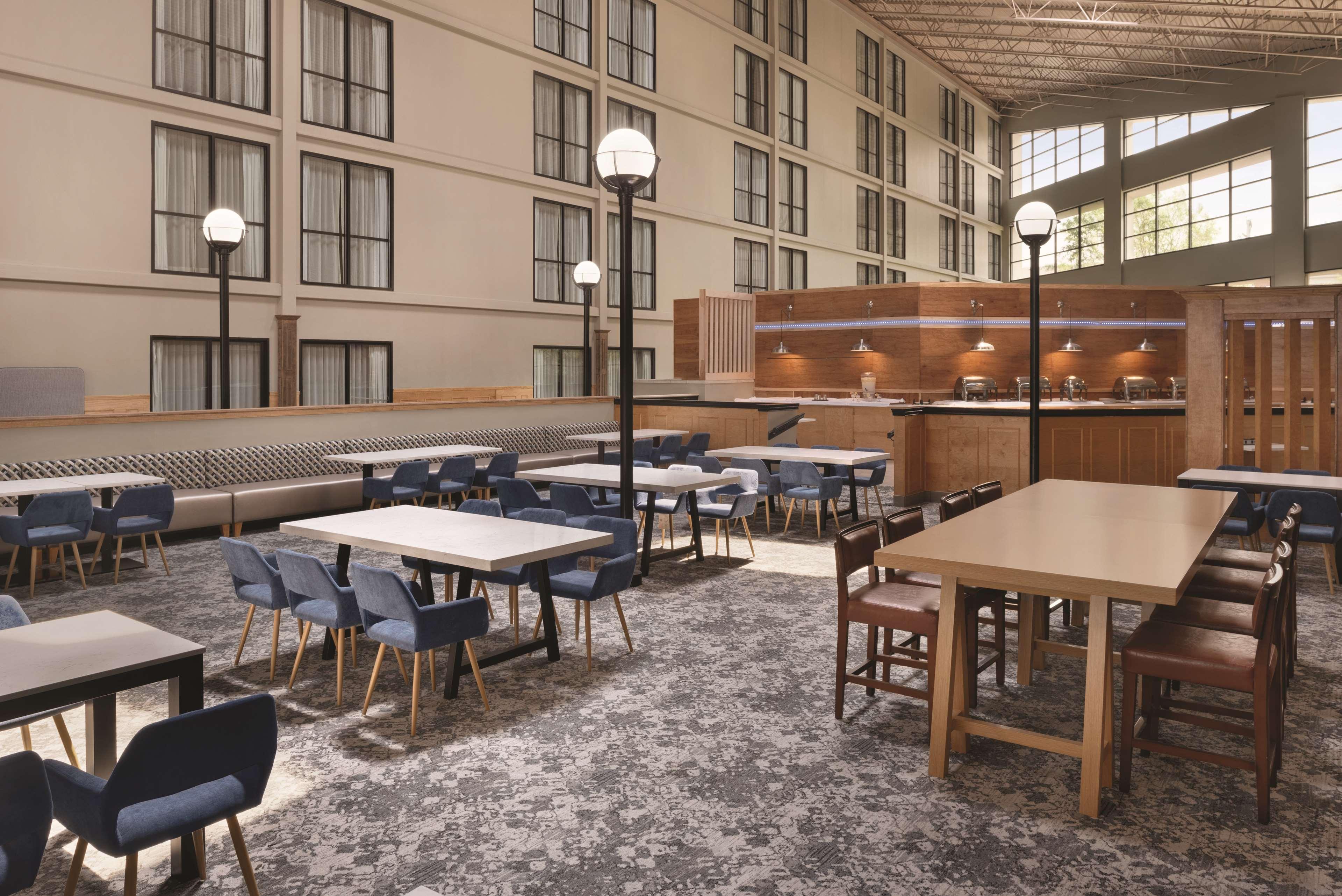 Wyndham Garden Conference Center Champaign - Urbana Hotell Exteriör bild