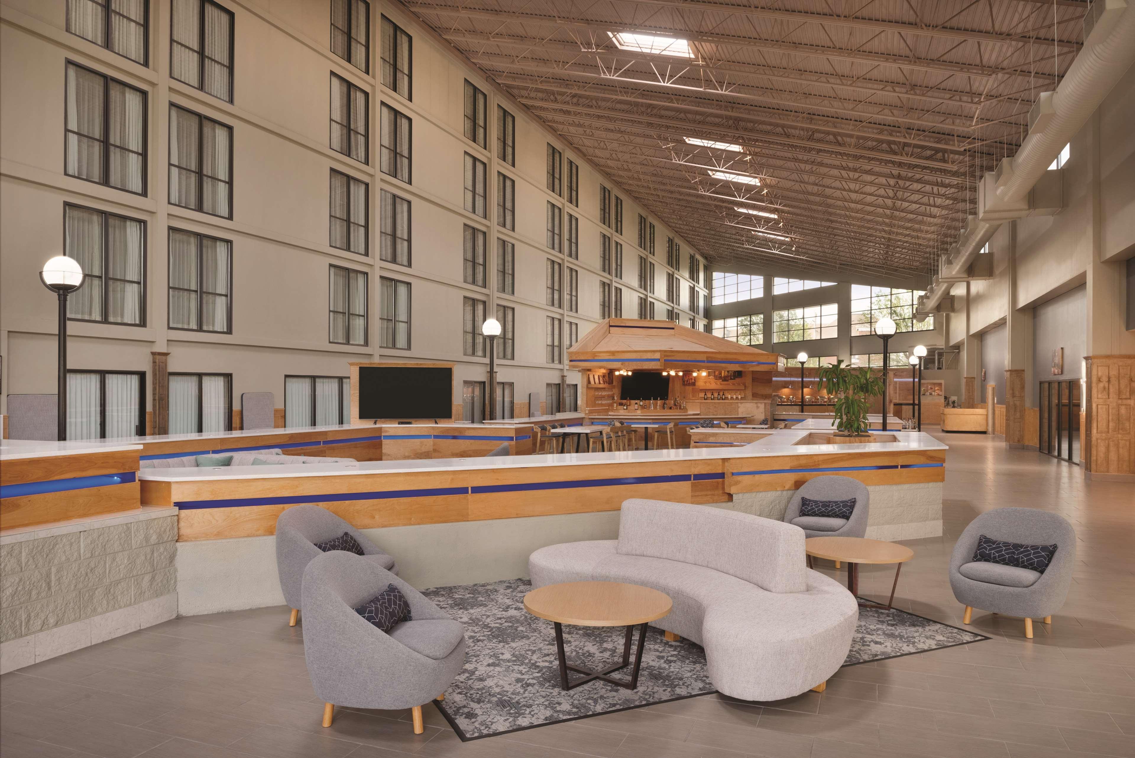 Wyndham Garden Conference Center Champaign - Urbana Hotell Exteriör bild