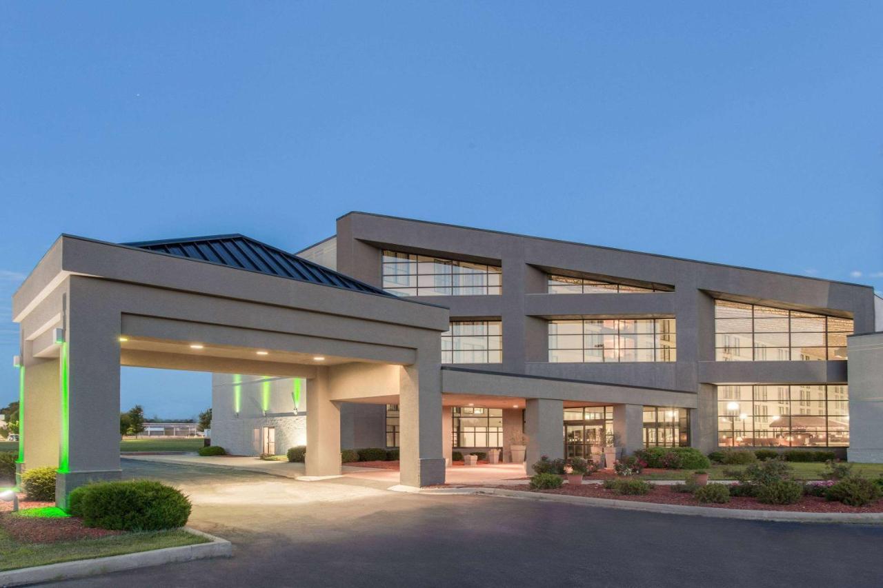Wyndham Garden Conference Center Champaign - Urbana Hotell Exteriör bild